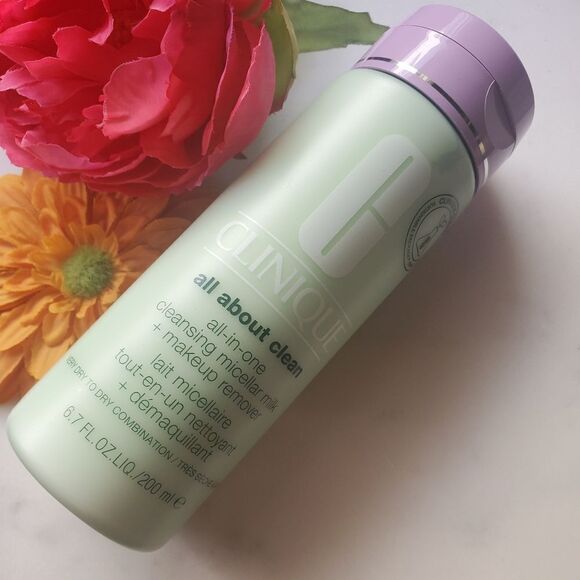 Clinique Micellar Cleansing Milk & Makeup Remover - Picture 7 of 11